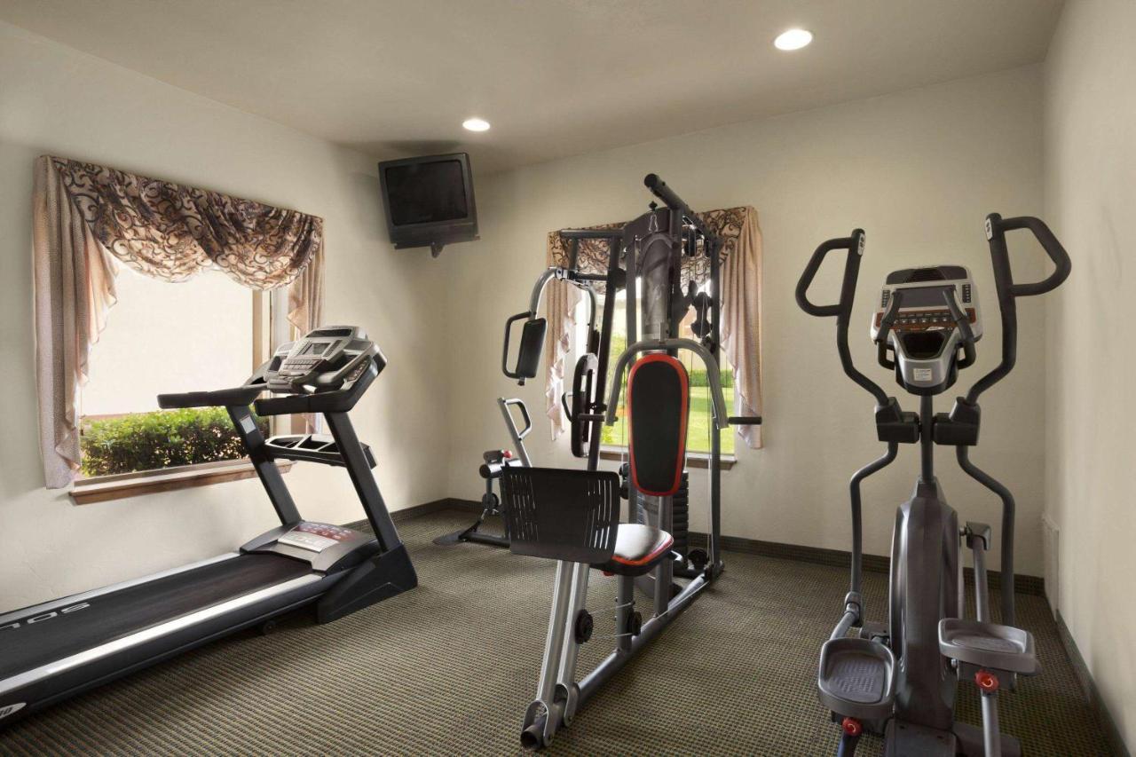 Howard Johnson By Wyndham Oklahoma City Okc Airport, Fairgrounds, I40 Eksteriør bilde
